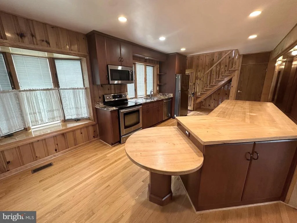 Photo of 5919 5TH ROAD N