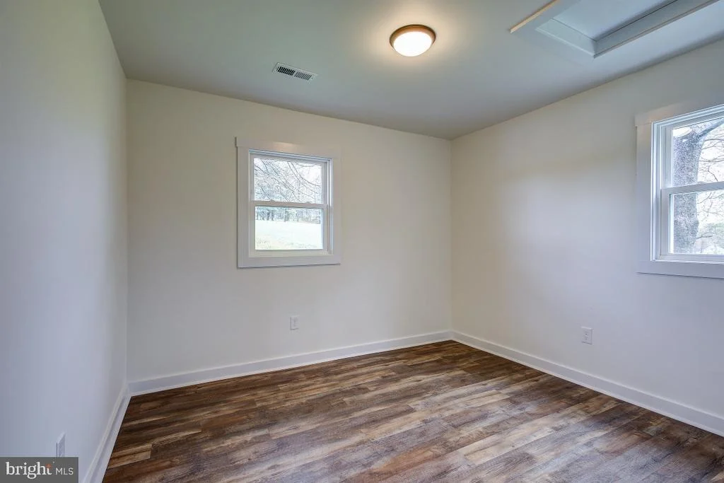 Photo of 8022 BOLIVAR ROAD