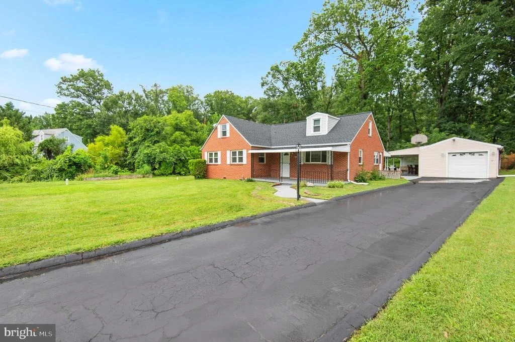 Photo of 1404 SPRING AVENUE