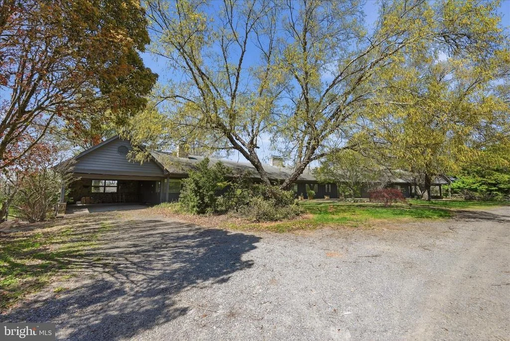 Photo of 2517 FIVE POINTS ROAD