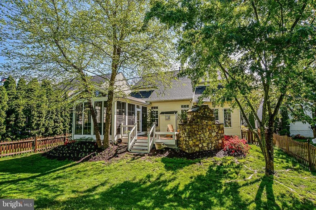 Photo of 26139 MURREY DRIVE