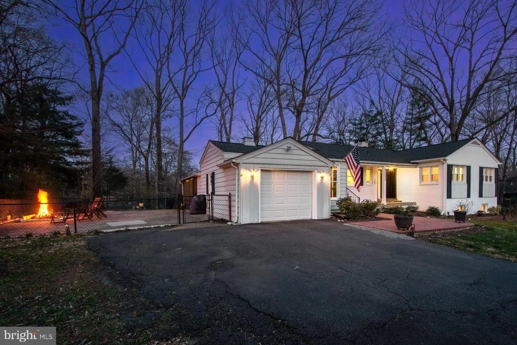 Photo of 4221 SAINT JEROME DRIVE