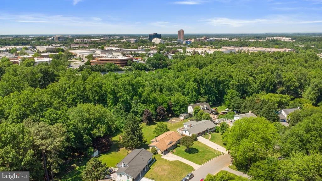 Photo of 9008 EDGEWOOD DRIVE