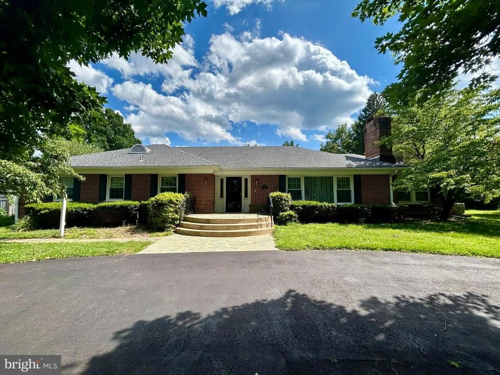 Photo of 805 ORCHARD WAY