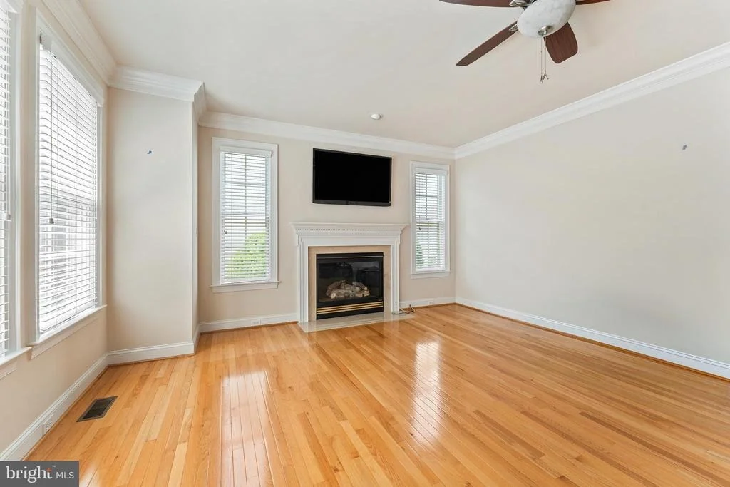 Photo of 16505 MURRAY PLACE
