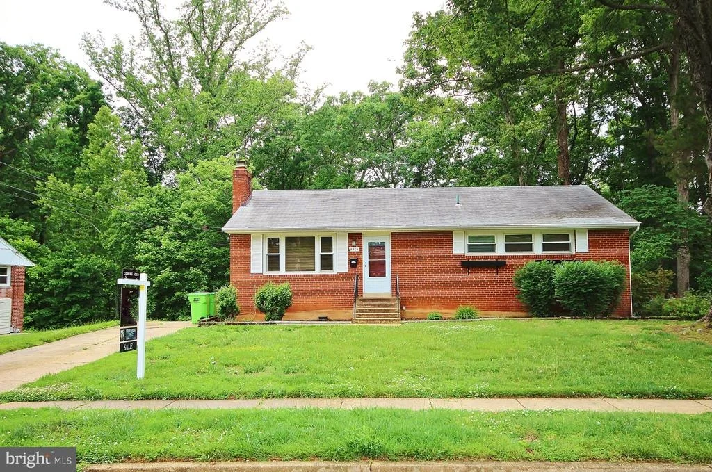 Photo of 5504 INVERCHAPEL ROAD