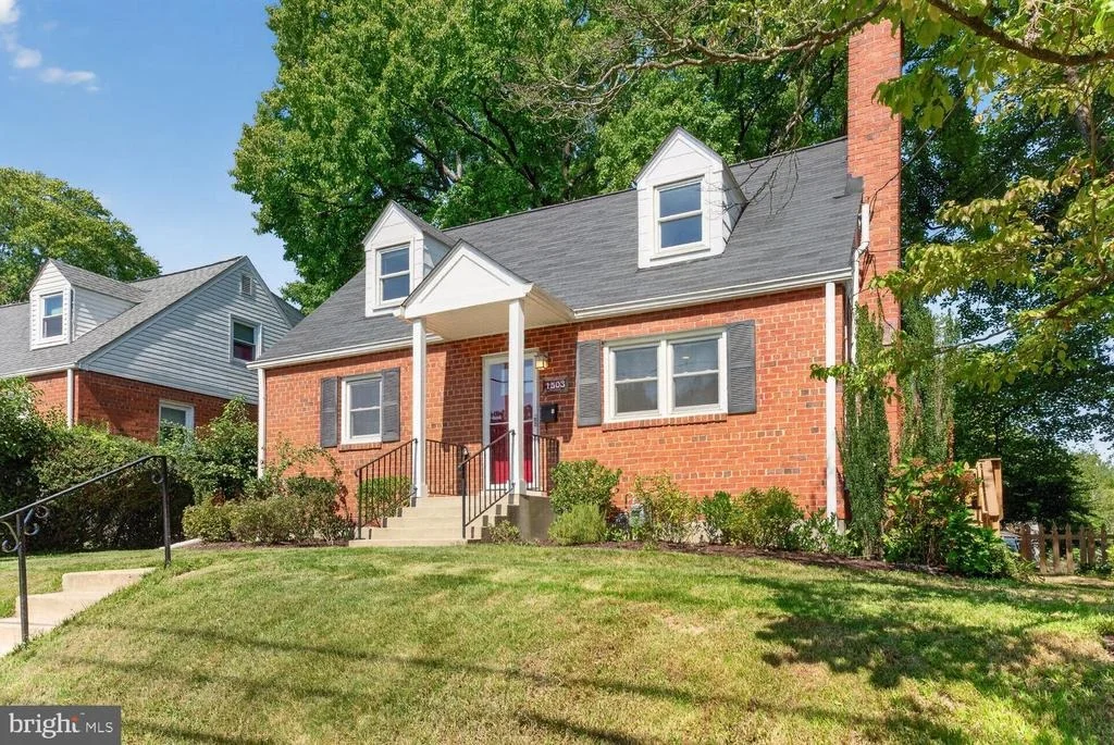 Photo of 1503 CREST ROAD