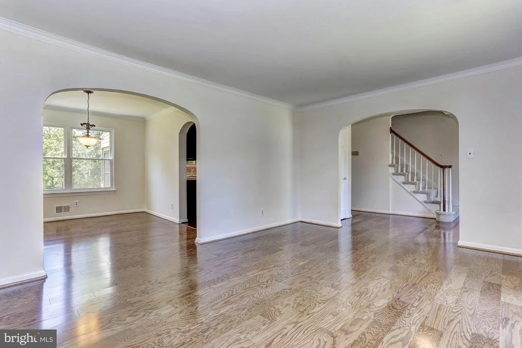 Photo of 18312 QUEEN ELIZABETH DRIVE