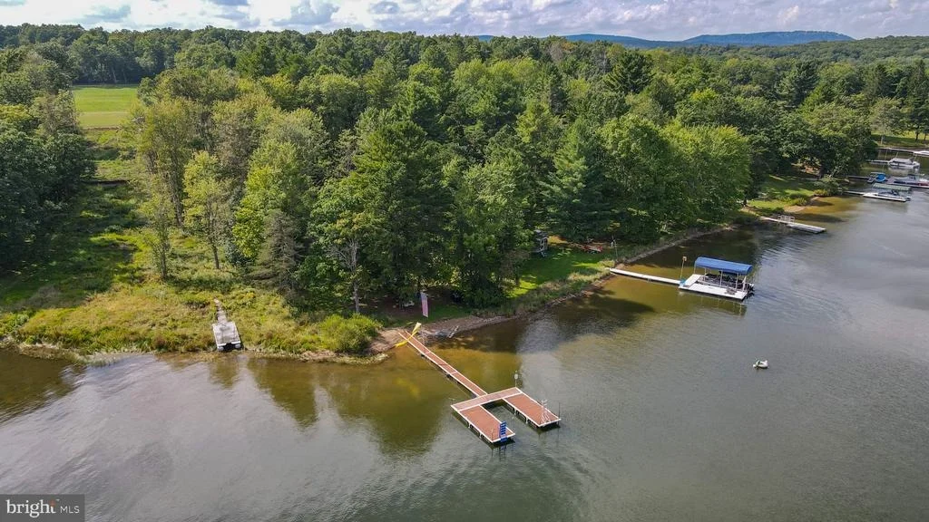 Photo of 925 PINE TREE POINT ROAD