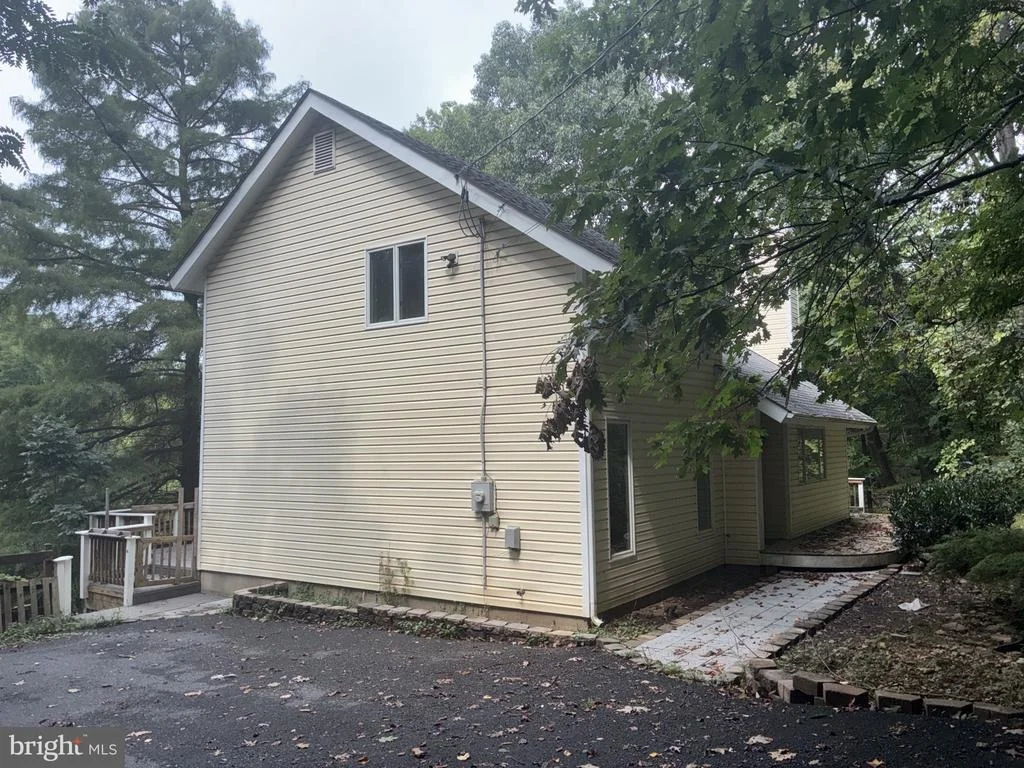 Photo of 542 JONATHAN ROAD