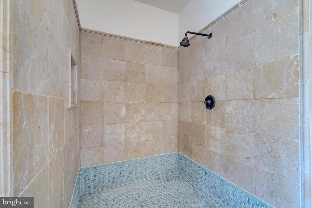 Photo of 142 W SHORE DRIVE