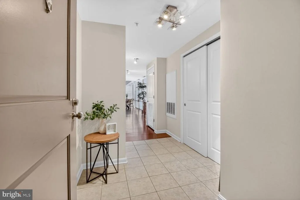 Photo of Unit 405 at 930 WAYNE AVENUE