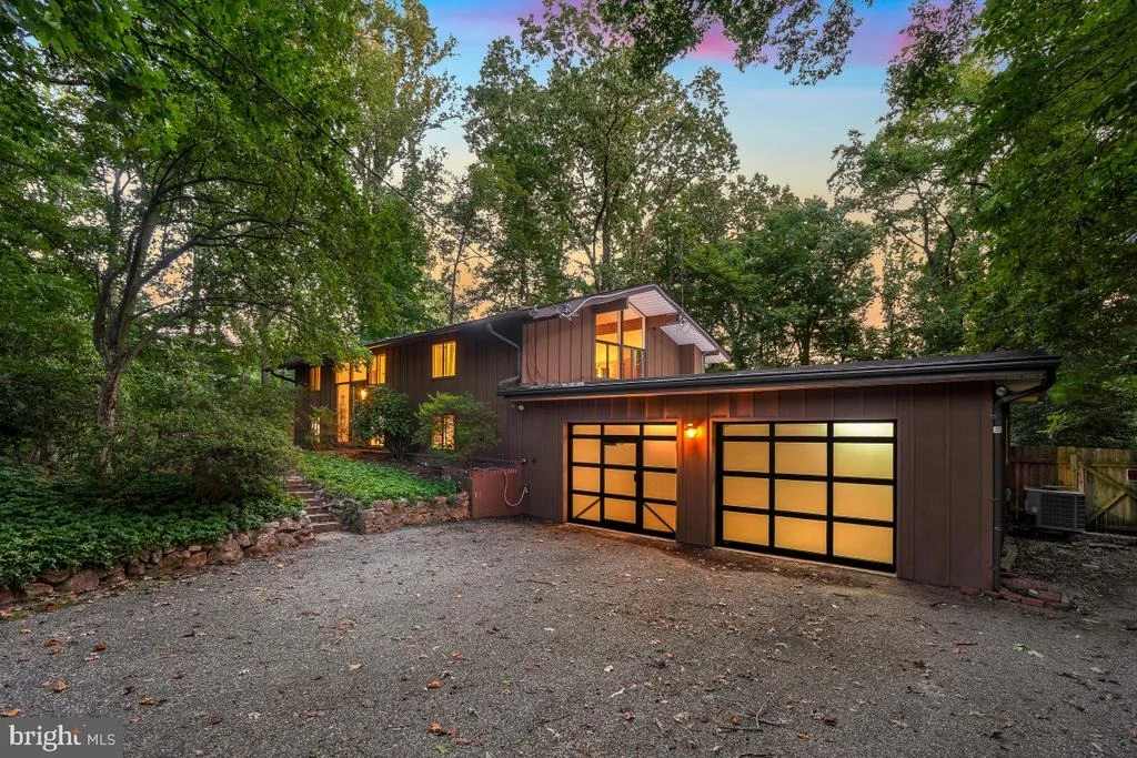 Photo of 8545 PINEWAY COURT