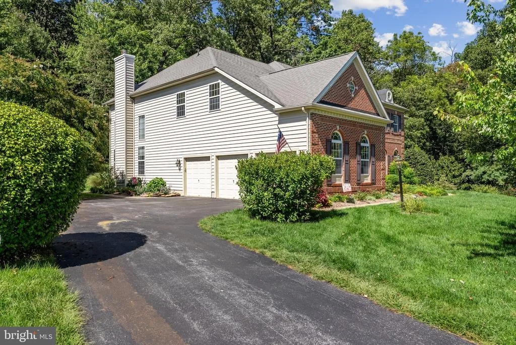Photo of 915 ZENITH DRIVE