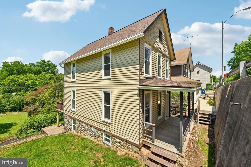 Photo of 5702 FALLS ROAD