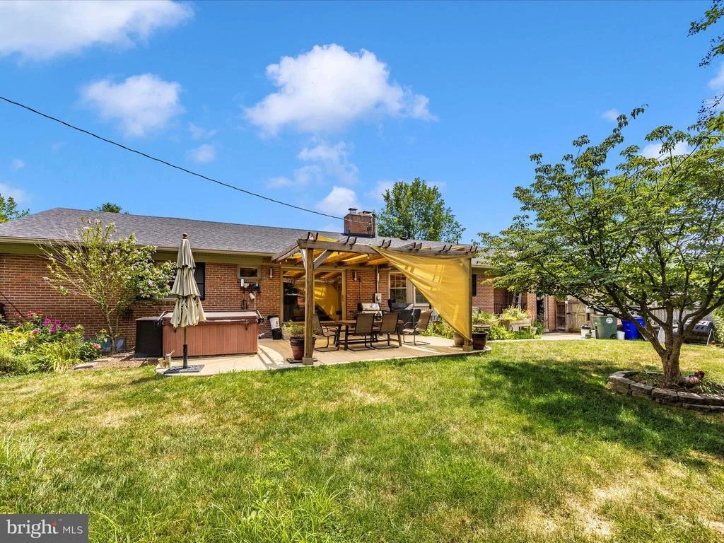 Photo of 201 CRESTVIEW COURT
