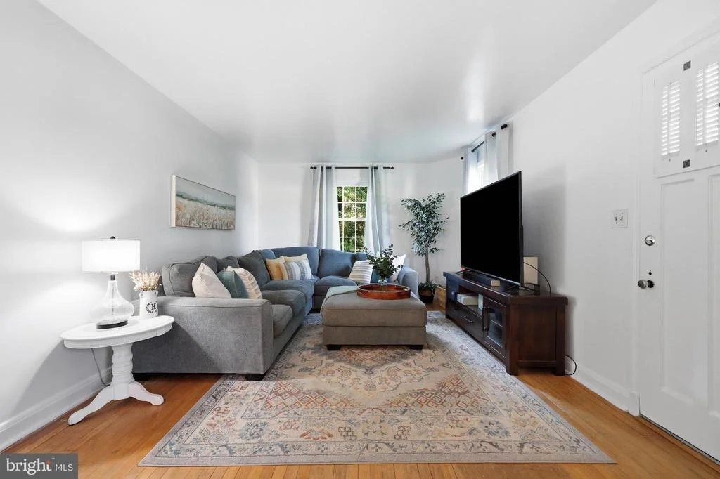 Photo of 5521 WATERLOO ROAD