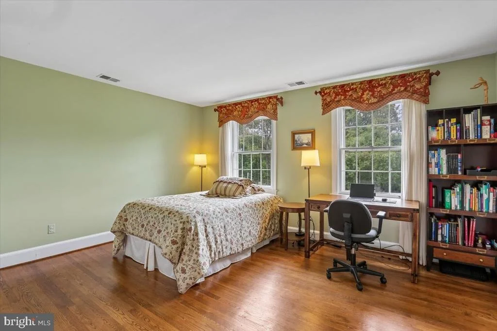 Photo of 899 LINGANORE DRIVE