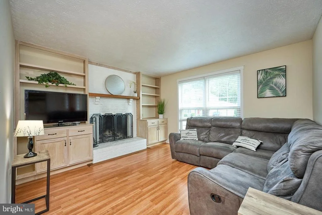Photo of 806 RUST DRIVE NE