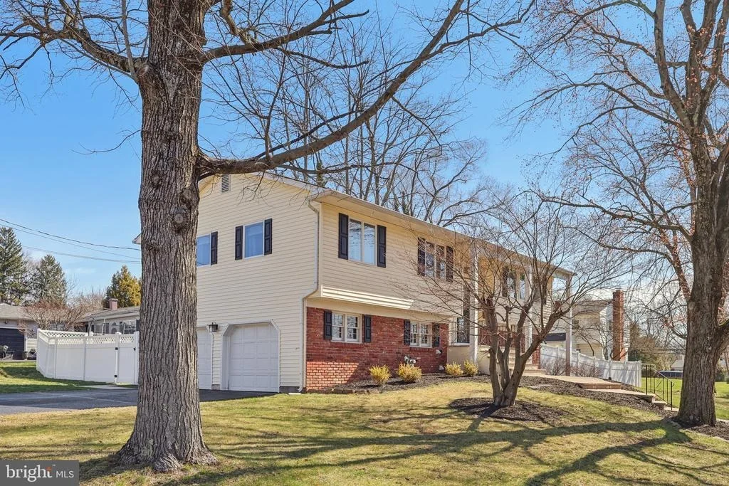 Photo of 6 RYDAL DRIVE