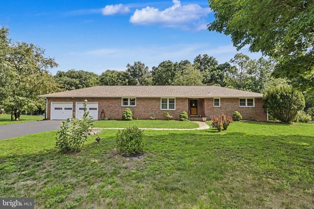 Photo of 2048 BUSTLETON ROAD