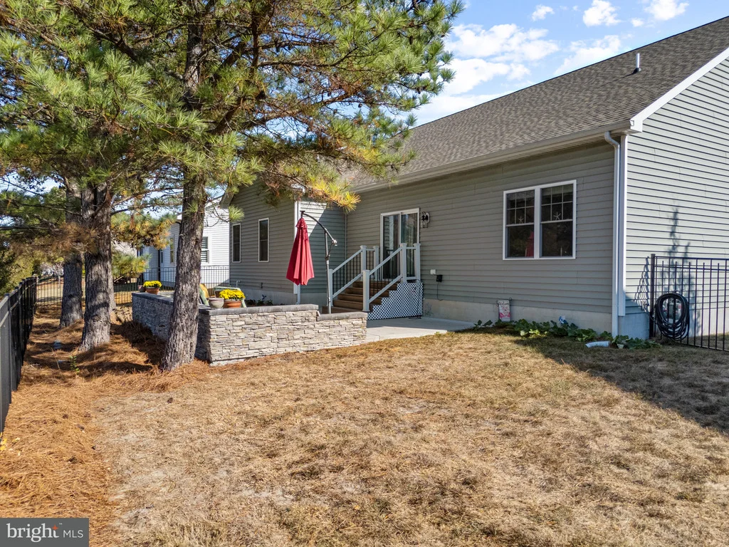 Photo of 226 UNIVERSITY DRIVE