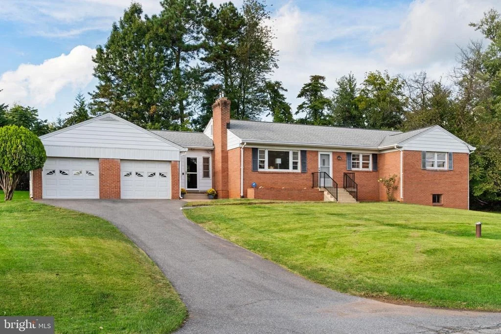 Photo of 11809 COLLINS DRIVE