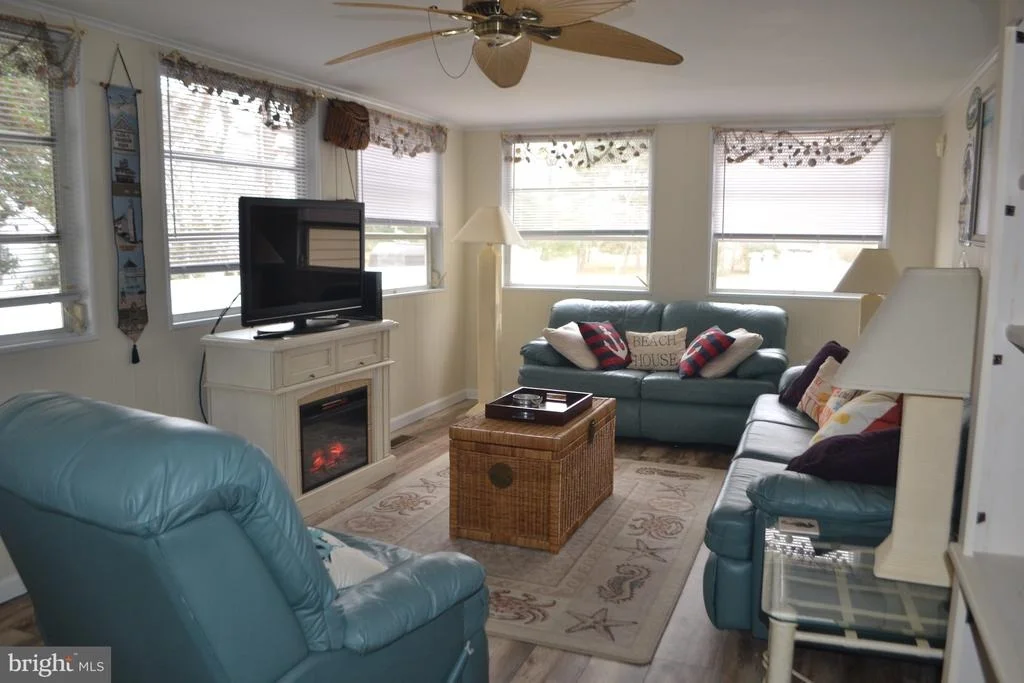 Photo of 18021 HOWARD DRIVE