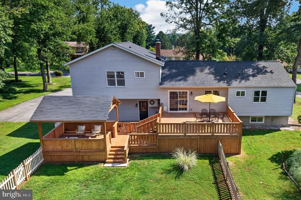 Photo of 4294 WOLF HILL DRIVE