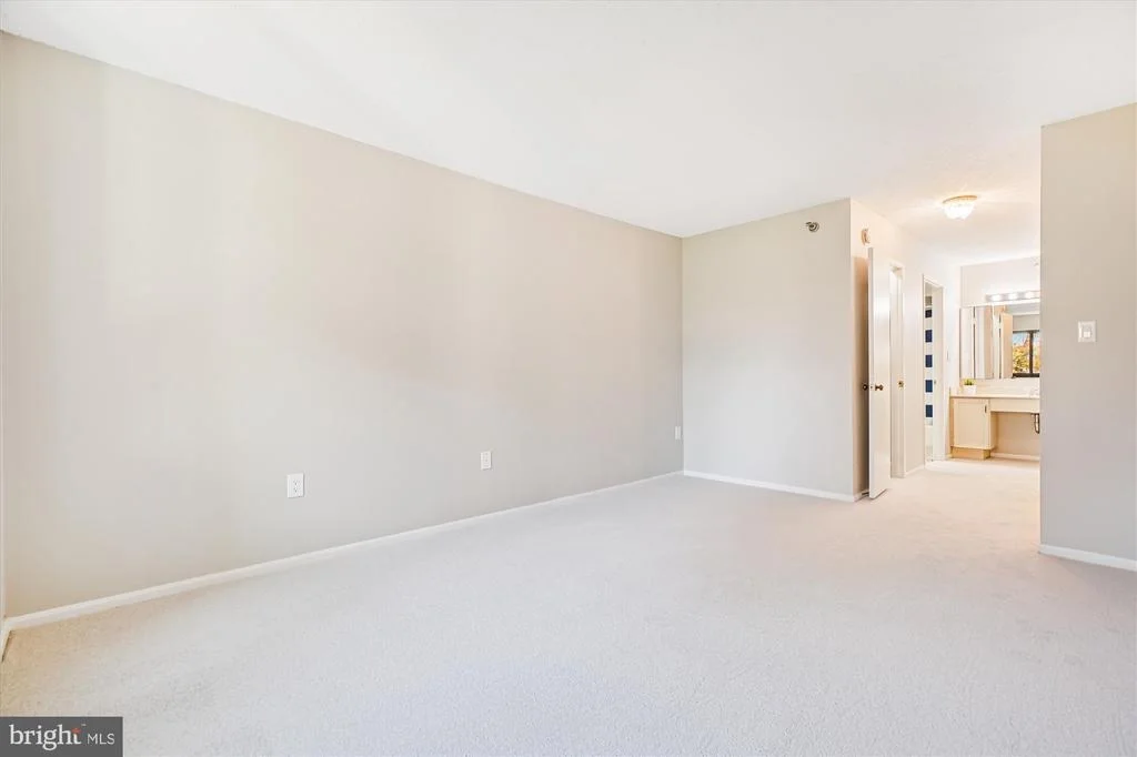 Photo of Unit 3308 at 15115 INTERLACHEN DRIVE