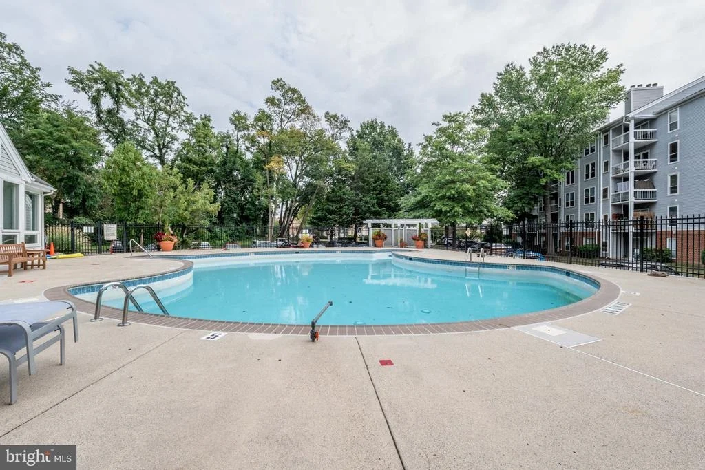 Photo of Unit 2A2 at 3179 SUMMIT SQUARE DRIVE