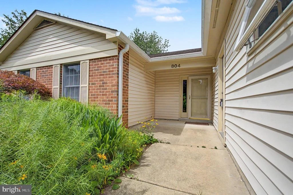 Photo of 804 COXSWAIN WAY