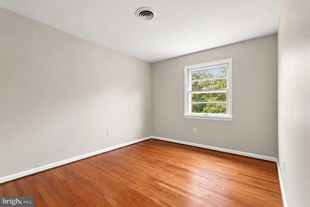 Photo of 6903 GREENVALE COURT