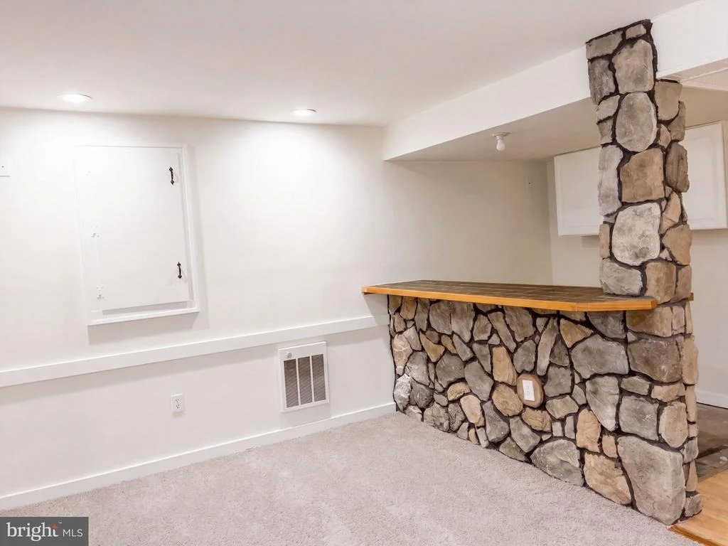 Photo of 542 JONATHAN ROAD