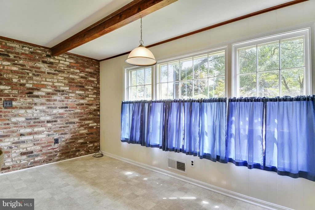 Photo of 525 WHITINGHAM DRIVE