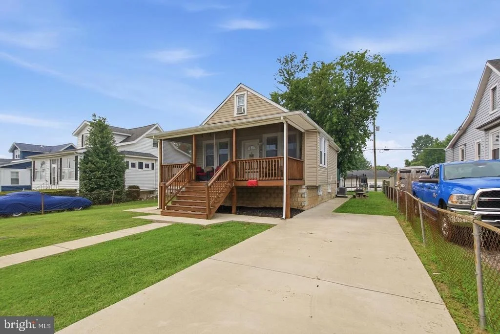 Photo of 1742 LESLIE ROAD