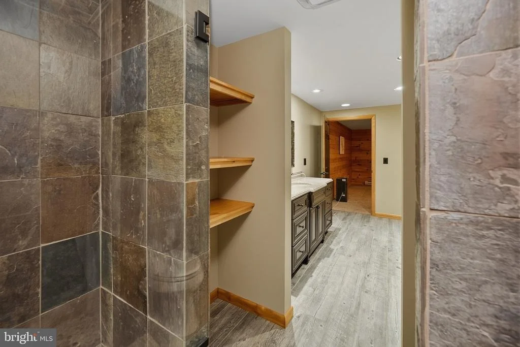 Photo of 253 GLEANINGS DRIVE