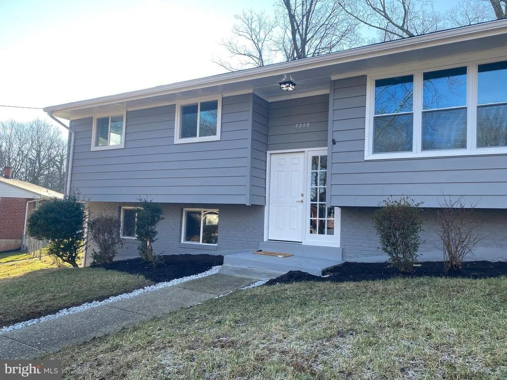 Photo of 9209 ROLLING VIEW DRIVE