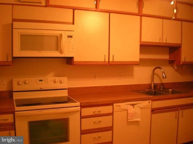 Photo of Unit 2115 at 15107 INTERLACHEN DRIVE