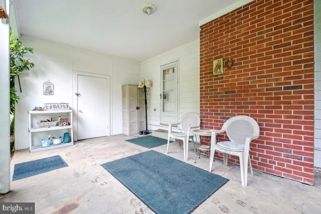 Photo of 17916 MUNCASTER ROAD