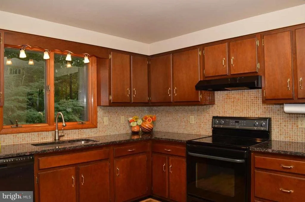 Photo of 6191 VIEWSITE DRIVE