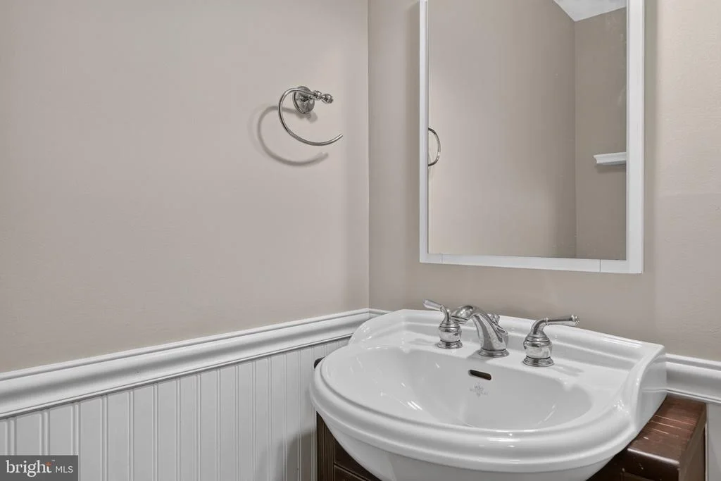 Photo of 7111 CARNATION COURT
