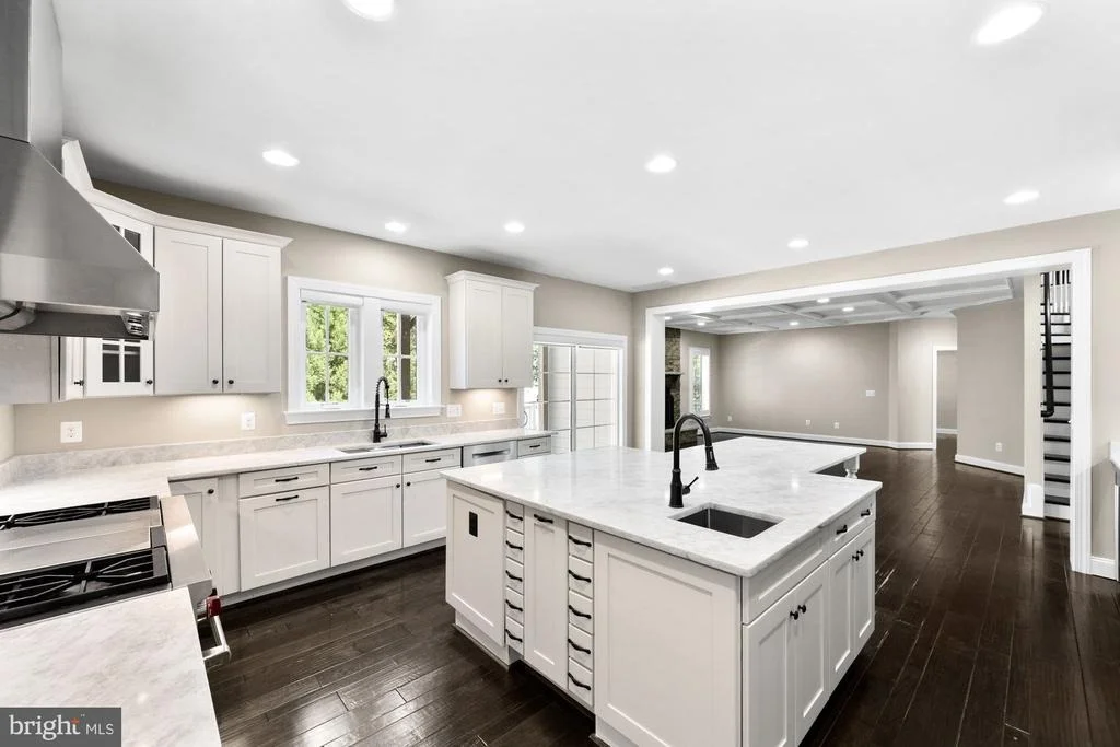 Photo of 8404 STONEWALL DRIVE