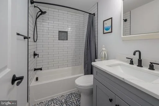 Photo of 401 MAPLEHURST COURT