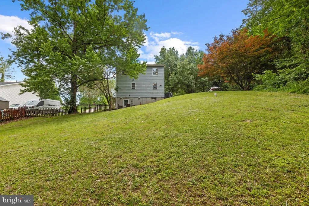 Photo of 1304 NAUGAHYDE ROAD