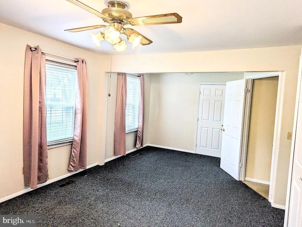 Photo of 910 BARRINGTON DRIVE