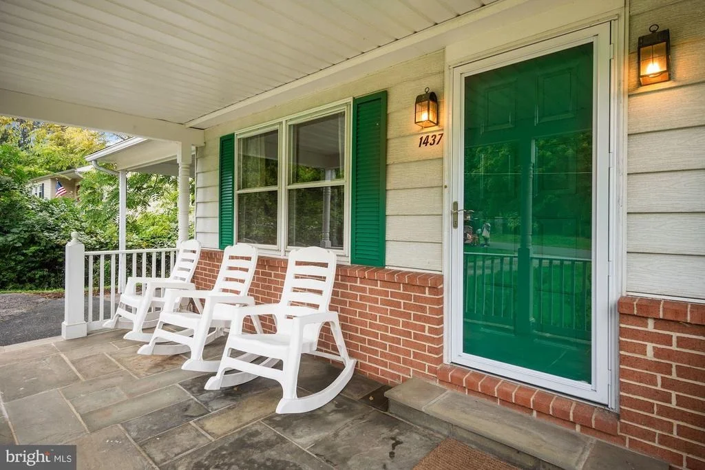 Photo of 1437 HARDING LANE