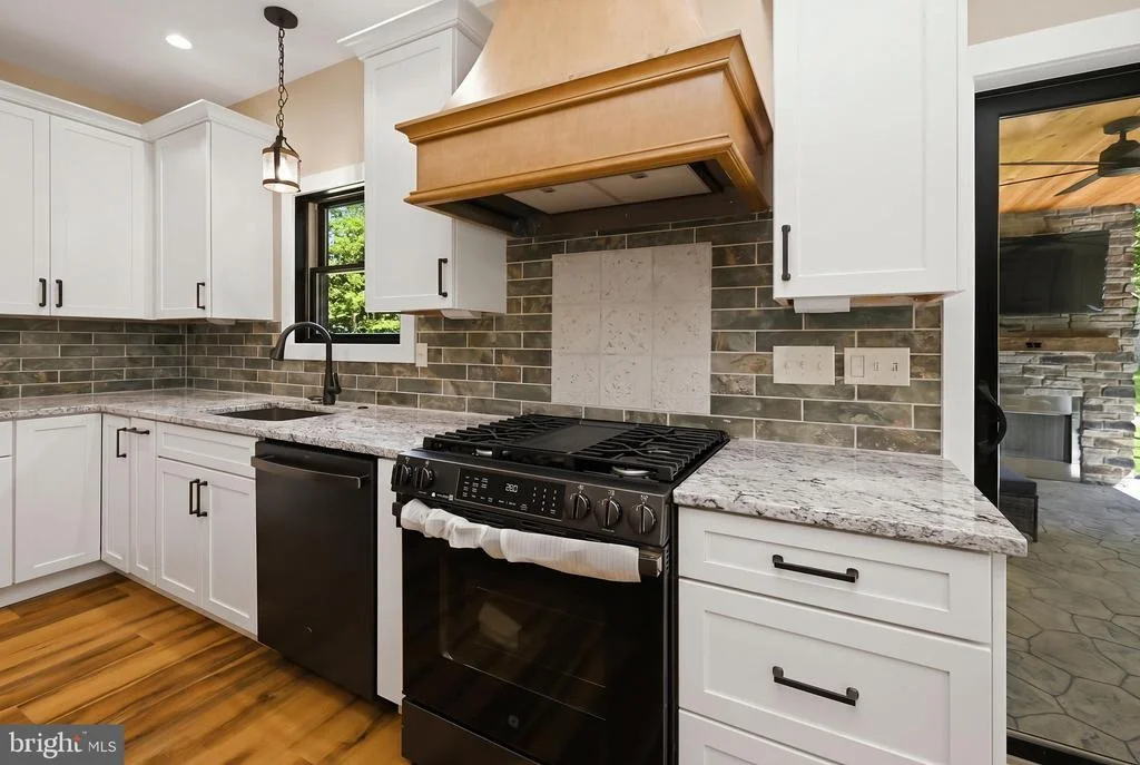 Photo of 15 BYRAN DR