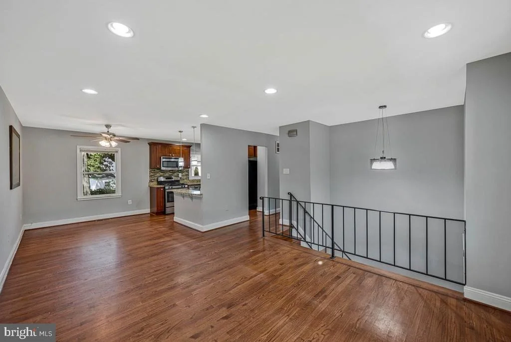 Photo of 409 UNIVERSITY DRIVE
