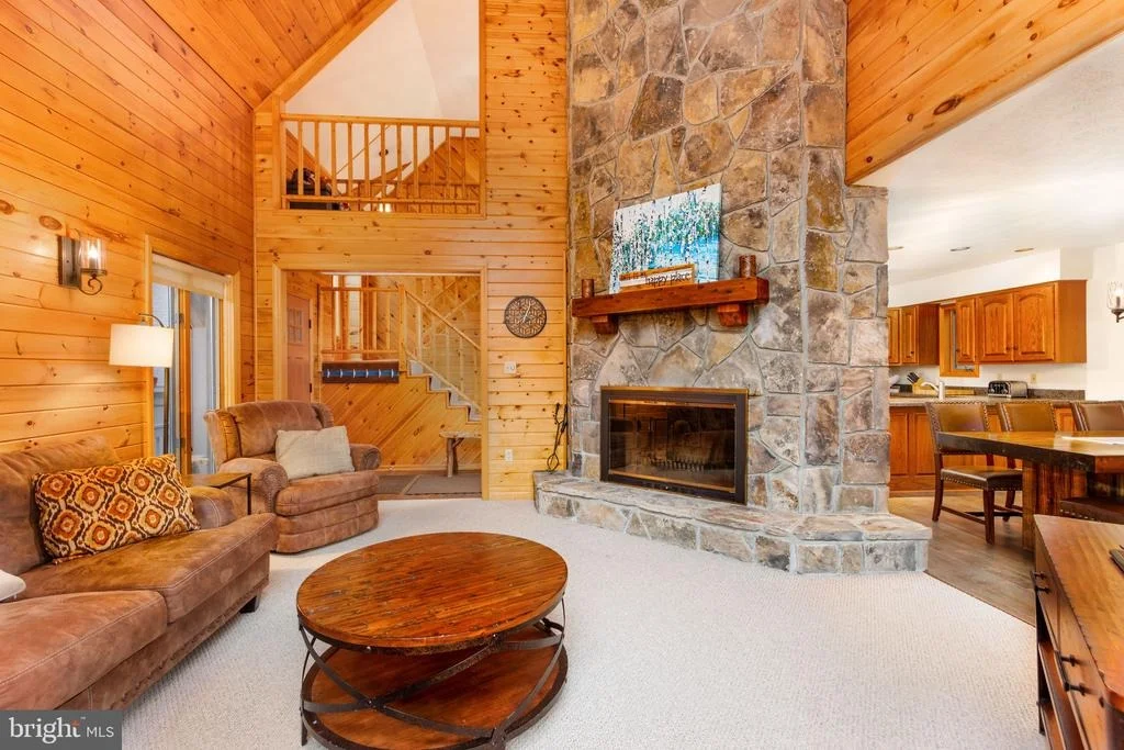 Photo of 925 PINE TREE POINT ROAD